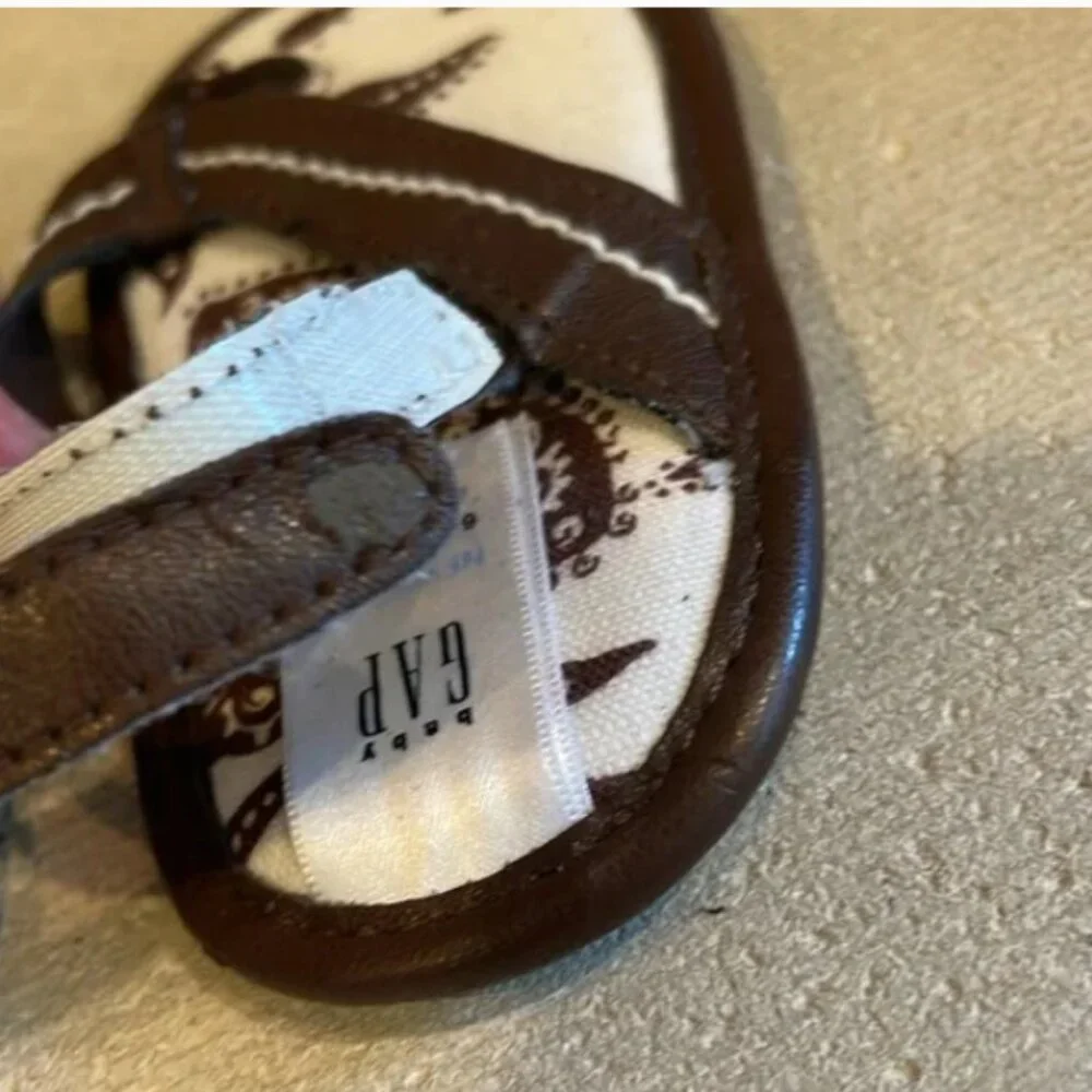 Baby Gap brown flip flops sandals flowers straps velcro Size Newborn 6-12 months